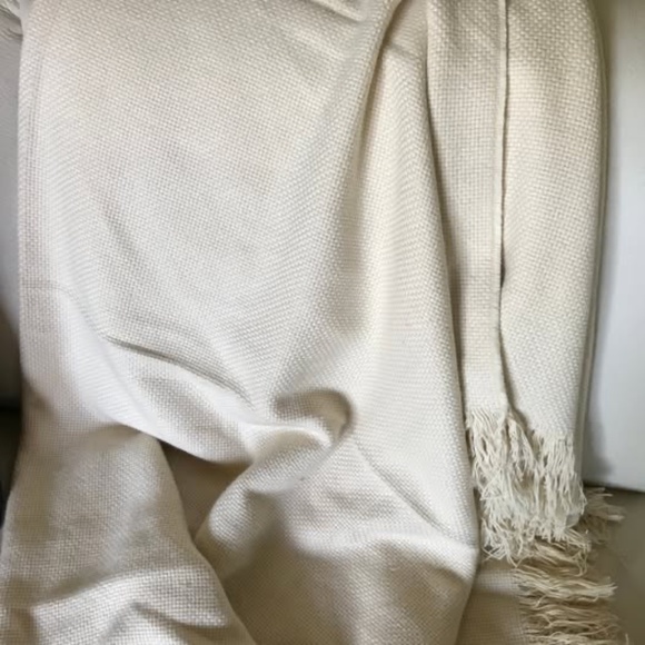 Sferra Throw - Bristol, Cream. Pima cotton and Alpaca fibers - Picture 3 of 4